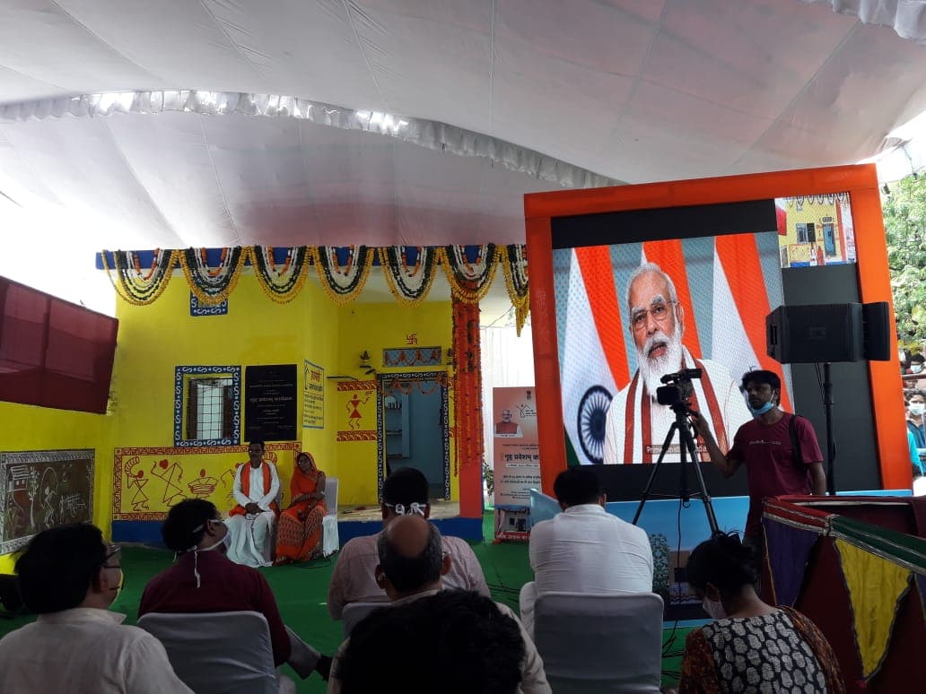 सबको आवास योजना के तहत पीएम मोदी ने कराया गृहप्रवेश, हितग्राहियों ने जताई खुशी