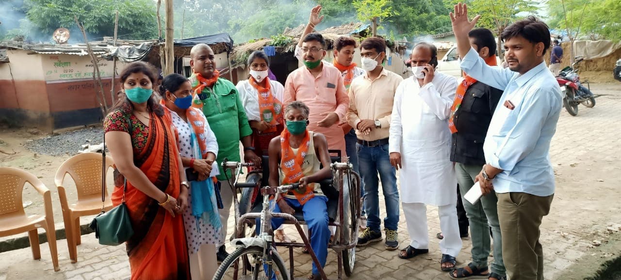 पीएम मोदी के जन्मदिन पर सेवा सप्ताह मना रही बीजेपी, दिव्यांगों की सहायता और वृक्षारोपण किया