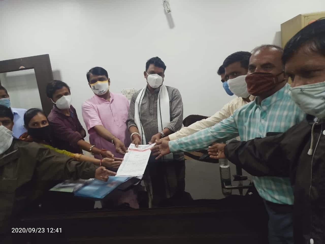 बुधवार से 3 तीन के सामूहिक अवकाश पर गए पटवारी, अपनी मांगों को लेकर SDM को ज्ञापन सौंपा