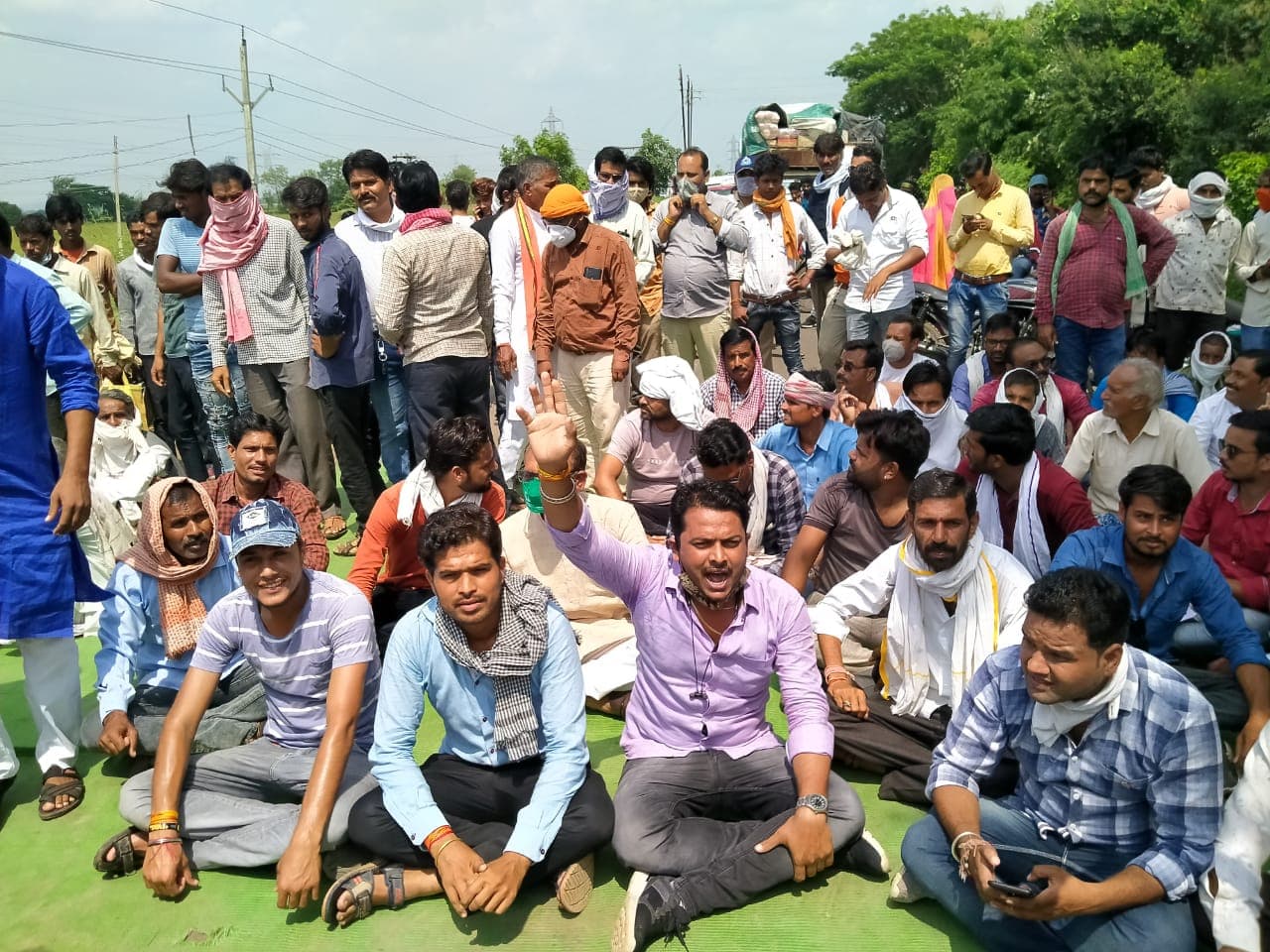 किसानों ने कृषि अध्यादेश वापस लेने की मांग के साथ किया चक्काजाम, पीएम के नाम ज्ञापन सौंपा