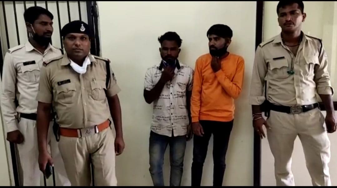 पुलिस ने बरामद की पिस्टल और जिंदा कारतूस, तीन आरोपी गिरफ्तार