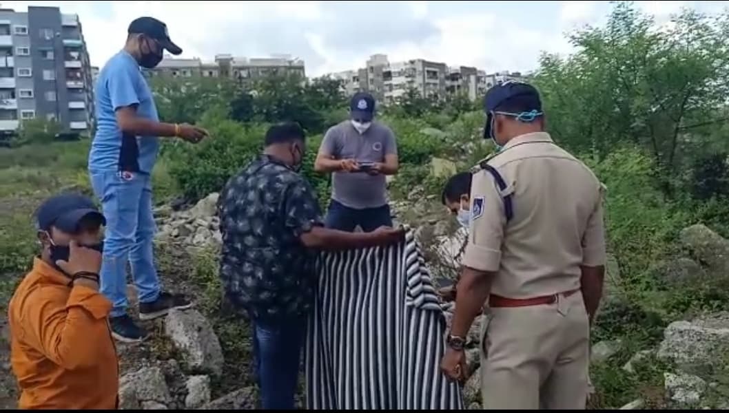 10 साल की बच्ची की सिर कुचलकर बेरहमी से हत्या, मीडिया से जुड़ा है बच्ची का परिवार
