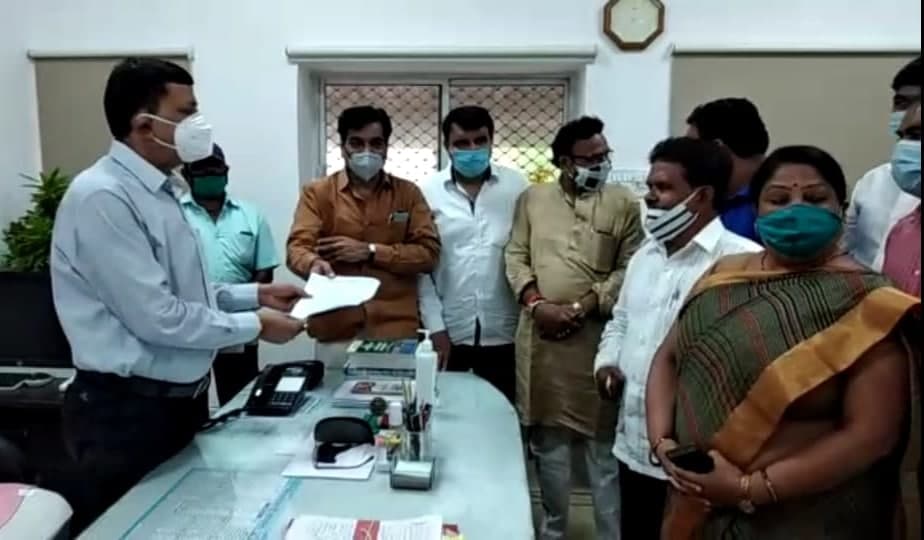 कांग्रेस ने किया निजी अस्पतालों की मनमानी का विरोध, कमिश्नर को ज्ञापन सौंपा