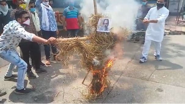 राजपूत क्षत्रिय समाज ने महाराष्ट्र के मुख्यमंत्री का फूंका पूतला,दी उग्र आंदोलन की चेतावनी