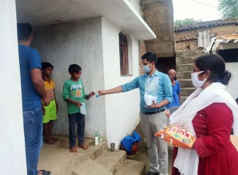 BMO की अनोखी पहल- बच्चों को नि: शुल्क बांटे मास्क, कोरोना की दी जानकारी