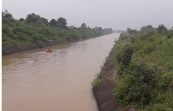 हादसा : सेल्फी लेने के चक्कर में नहर में डूबे 2 दोस्त, एक की मौत