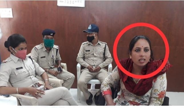 होशंगाबाद : कलेक्ट्रेट में महिला ने की आत्मदाह की कोशिश, मची अफरा-तफरी
