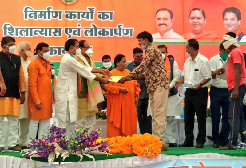 शिवराज ने कमलनाथ पर तो उमा ने दिग्विजय सिंह पर जमकर किये कटाक्ष, भाजपा का मेगा शो
