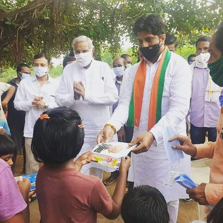 मनाया गया सेवा सप्ताह, विधायक ने जरूरतमंदों को बांटे आवश्यक सामान
