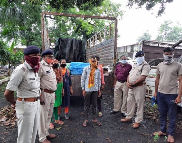 तीन लाख रुपए कीमत का 8 क्विंटल नकली मावा, पनीर, केक सहित आयसर ट्रक जब्त