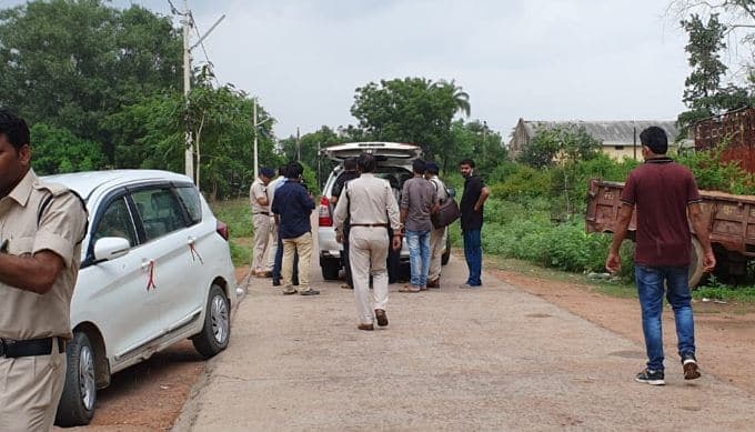 रिटायर्ड शिक्षक अपहरणकाण्ड में नया मोड़, 8वीं मंजिल से गिरे अपहरणकर्ता की मौत, पकड़ छूटी