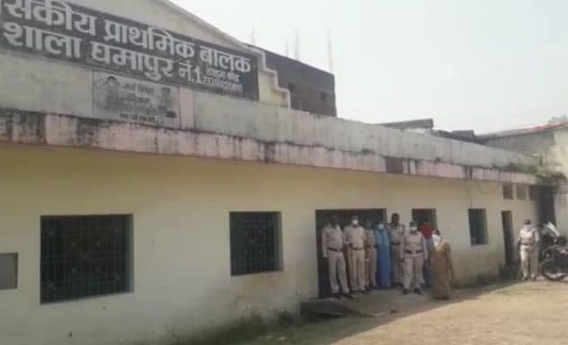 सरकारी स्कूल को बना दिया अवैध शराब का ठिकाना, आबकारी विभाग ने मारा छापा