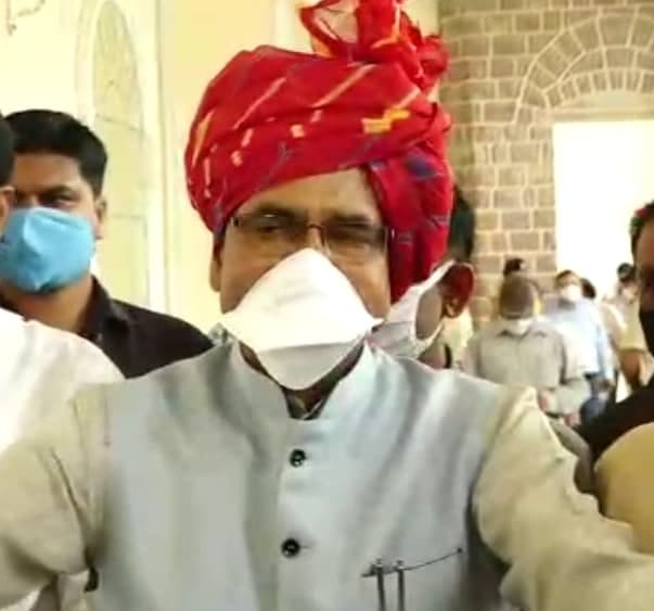 सीएम शिवराज ने कांग्रेस को बताया किसान विरोधी, कहा- “कृषि बिल का विरोध किसानों से द्रोह”