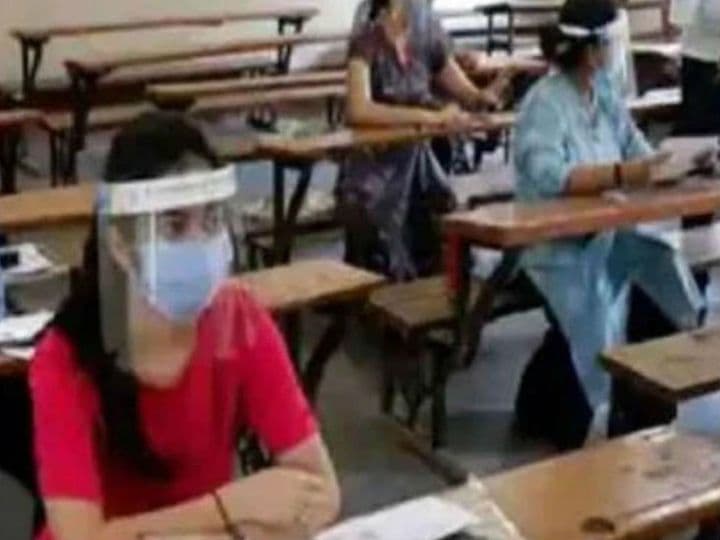 NEET Exam : उज्जैन में बड़ी लापरवाही, देरी से मिला प्रश्नपत्र, परीक्षा देने वाले छात्र चिंतित