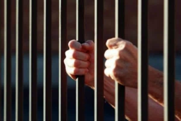 सीहोर- जेल में कैदी द्वारा आत्महत्या करने के मामले में दो प्रहरी निलंबित