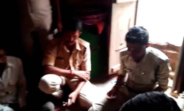 वर्दी में जुआ खेलते पुलिसकर्मियों का वीडियो वायरल, एसपी ने कहा- जांच कराएंगे