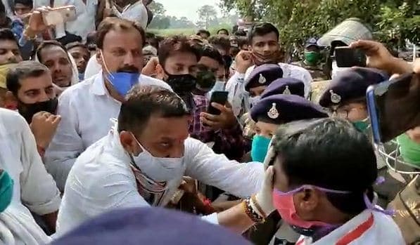 एसडीएम पर कालिख पोतने का विरोध : कामकाज ठप, अधिकारी और कर्मचारी हड़ताल पर