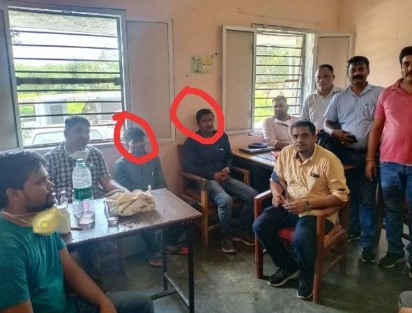 लोन की दूसरी किश्त निकालने मांगी रिश्वत, बैंक अधिकारी और चपरासी रंगेहाथ पकड़ाए