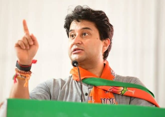 उपचुनाव से पहले तेज हुई तकरार, कांग्रेस के निशाने पर सिंधिया, सियासत गर्म