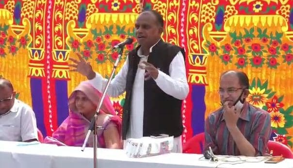 कांग्रेस MLA यह क्या बोल गए , ‘कमलनाथ 85 साल का डोकरा, पार्टी छोड़ने वालों को पड़ रहे जूते’