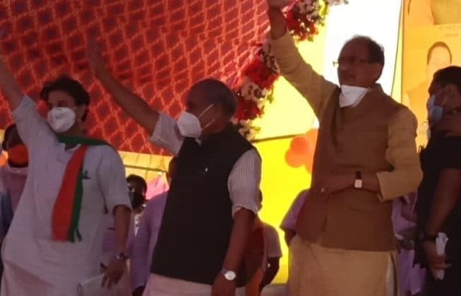 सिंधिया को सड़क पर उतरने को कहा था, खुद सड़क पर आ गए कमलनाथ: शिवराज