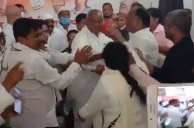 कांग्रेस नेत्री से मारपीट, वीडियो वायरल, वीडी शर्मा बोले- राहुल-प्रियंका चुप क्यों?