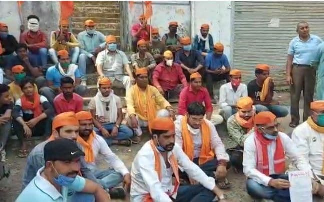 Gwalior : SDM कार्यालय का घेराव, लगे नाथूराम गोडसे के नारे, दी यह चेतावनी
