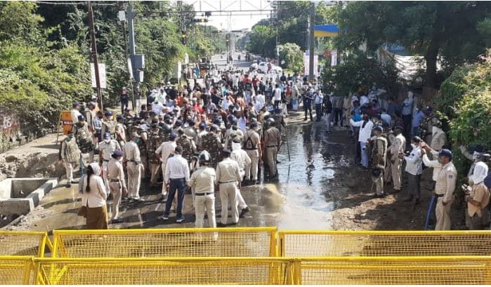 जबलपुर में कांग्रेस का विरोध प्रदर्शन, पुलिस से झड़प, वॉटर केनन का इस्तेमाल