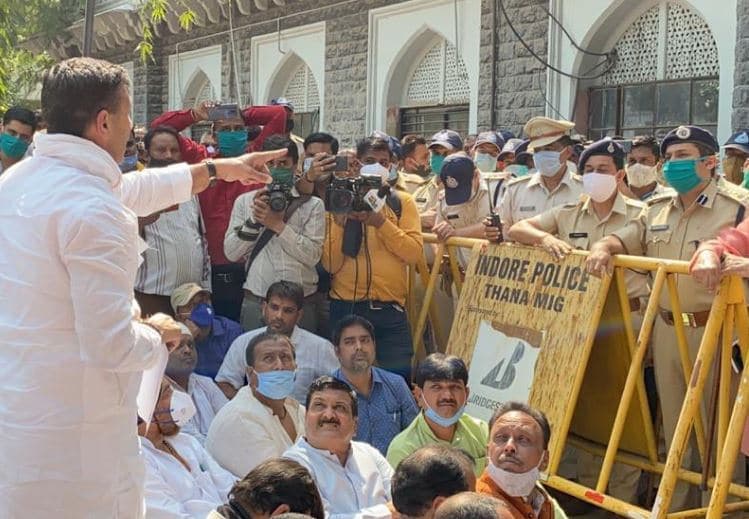 इंदौर में कांग्रेसियों का हंगामा, जीतू पटवारी ने प्रशासन को चेताया, कलेक्टर को हटाने की मांग