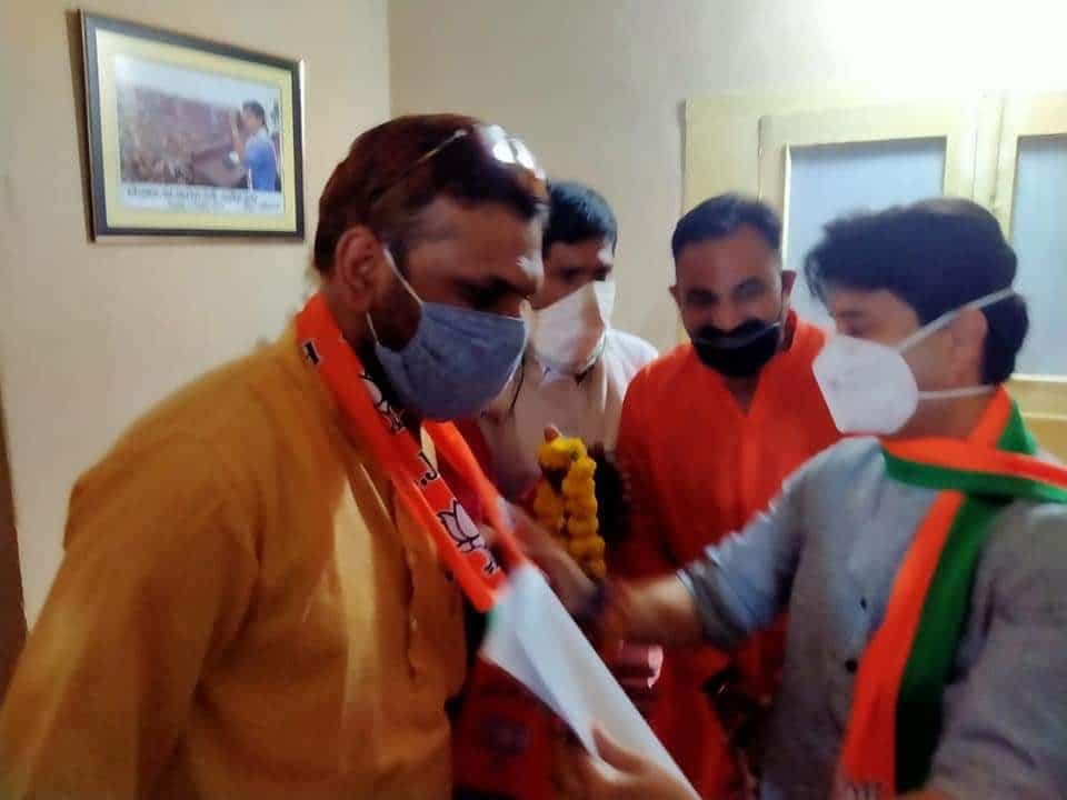 MP उपचुनाव: कांग्रेस को एक और झटका, प्रदेश प्रवक्ता संजय सिंह समर्थकों सहित बीजेपी में शामिल