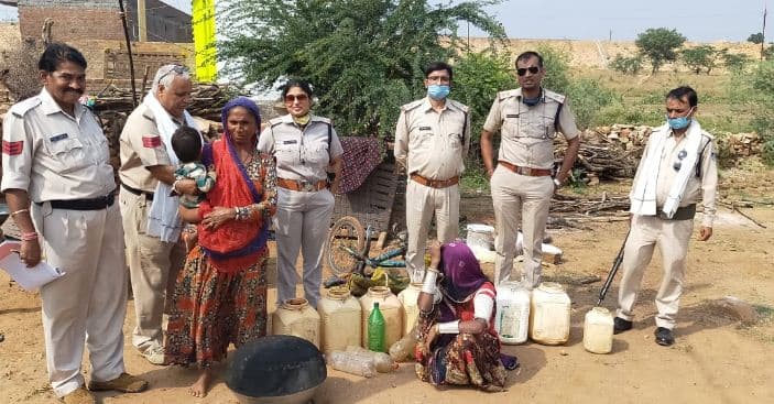 आबकारी विभाग की कार्यवाही, तीन लाख की अवैध शराब जब्त