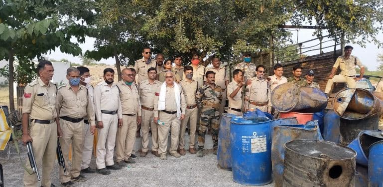 आबकारी विभाग की छापामार कार्रवाई, 45 लाख की अवैध शराब जब्त