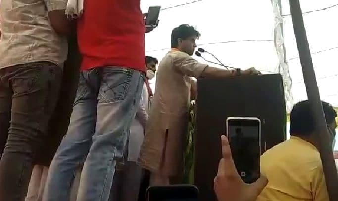मंच से बोले सिंधिया-मैं आपकी ढाल और तलवार भी बनूंगा, अतिथि शिक्षक बोले-आप कुछ भी नहीं बने
