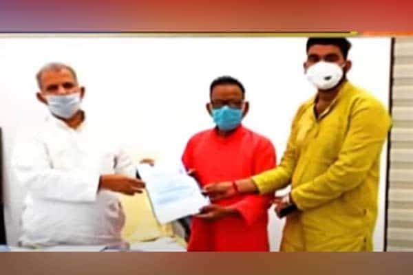 बीजेपी को बड़ा झटका, पूर्व विधायक सपा में शामिल, इस सीट से लड़ेंगे चुनाव