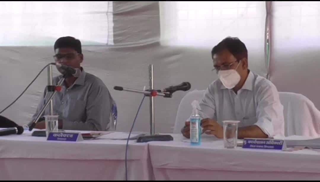 छिंदवाड़ा प्रशासन की अनूठी पहल, ग्रामीणों की समस्याओं का कर रहे तुुरंत निराकरण