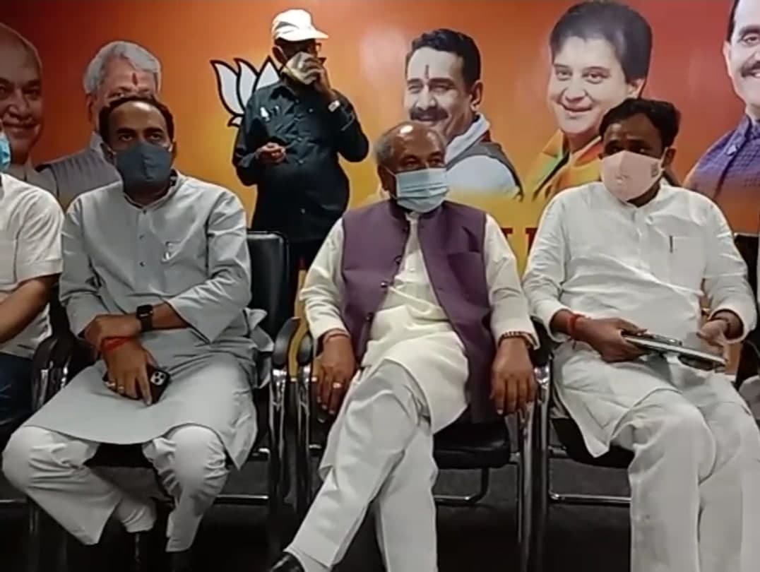 केंद्रीय मंत्री का कांग्रेस पर हमला- दिग्विजय सिंह जहाँ जाते हैं, कांग्रेस की हवा खराब करते हैं