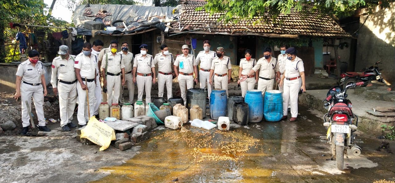 आबकारी विभाग की कार्रवाई, जब्त की 3 लाख रुपए की शराब