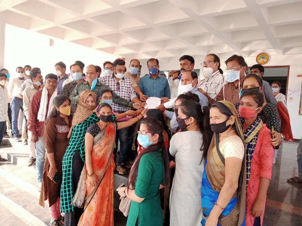 अपर कलेक्टर पर महिला कर्मचारी के साथ अश्लील हरकत करने का आरोप