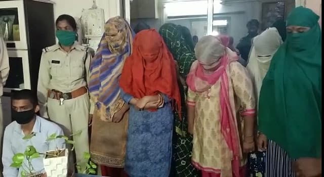 इंदौर में सेक्स रैकेट पर पुलिस की छापामार कार्रवाई, युवतियों सहित 7 लोग गिरफ्तार