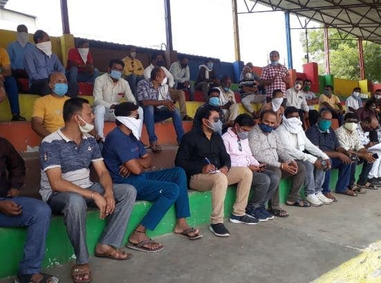 स्कूलों की मनमानी के खिलाफ एकजुट हुए अभिभावक,  बैठक कर लिया निर्णय नही भरेंगे फीस