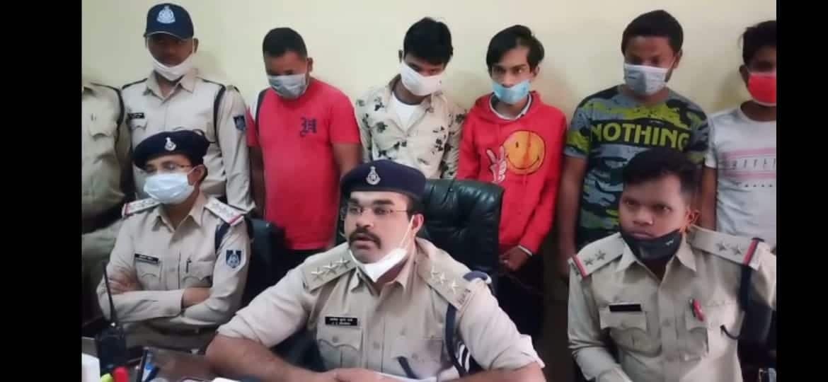 दो चाकूबाजी की घटनाओं में 5 आरोपी गिरफ्तार, पुलिस ने दर्ज किया 307 का मामला