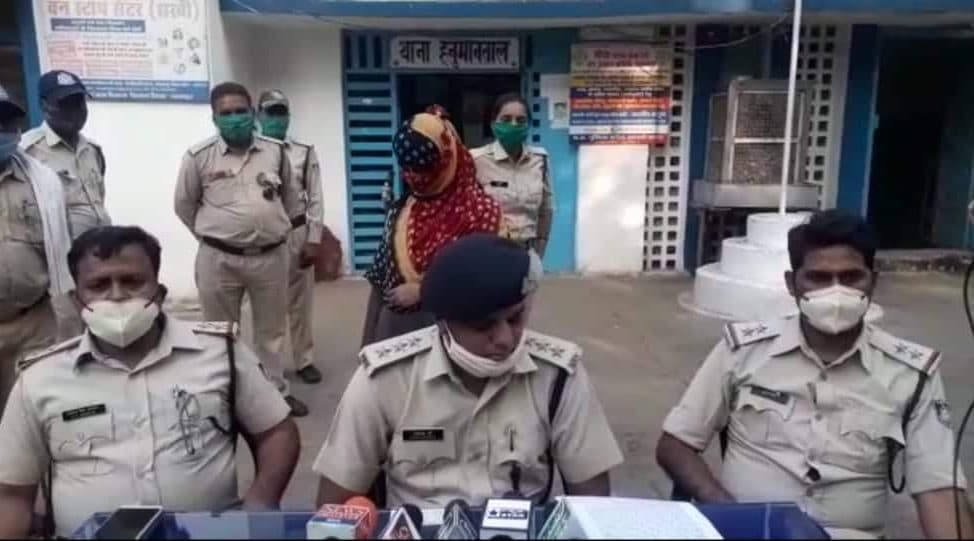 जबलपुर : पत्नी ने रंगे पति के खून से अपने हाथ, पुलिस ने आरोपी पत्नी को किया गिरफ्तार