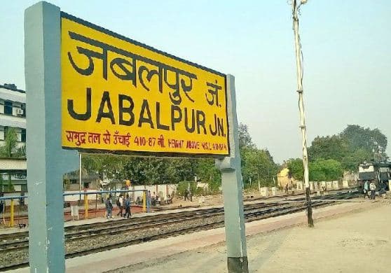 चलती ट्रेन में हुआ महिला का प्रसव, जच्चा और बच्चा दोनों स्वस्थ