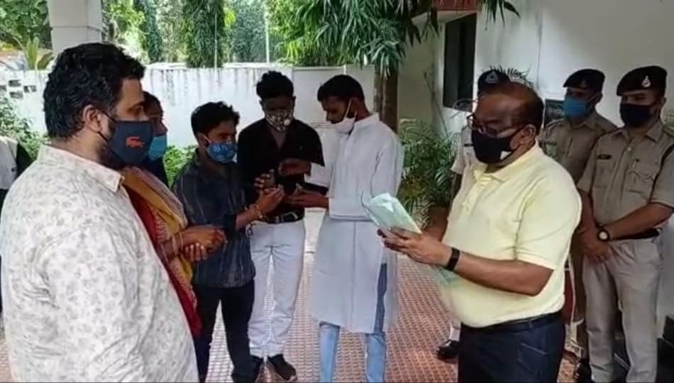 पुलिस द्वारा कार्रवाई न करने से व्यथित युवक ने खाया जहर, हालत गंभीर