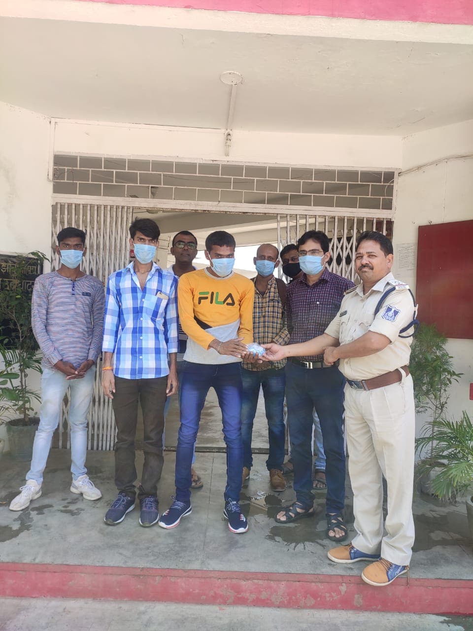 पुलिस की दरियादिली, मानसिक रुप से विक्षिप्त व्यक्ति का कराया उसके परिवार से मिलन