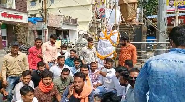 अभद्र टिप्पणी के विरोध में निकाली गई कमलनाथ की अर्थी, मांफी मांगने की उठाई मांग