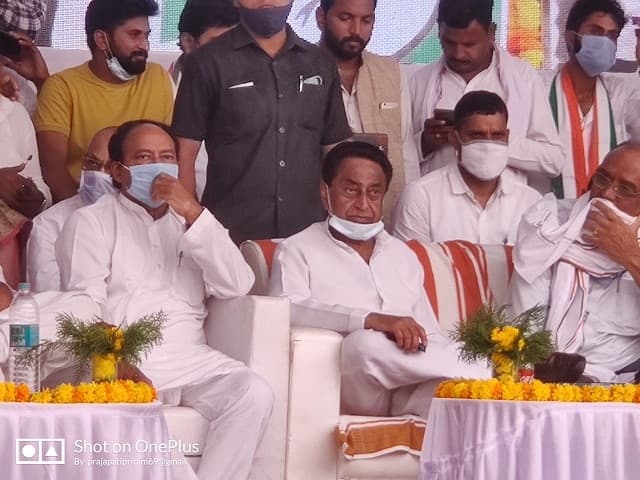 बामोरी में गरजे कमलनाथ, क्षेत्र के विकास को लेकर सिंधिया और शिवराज को घेरा