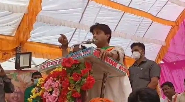 ज्योतिरादित्य सिंधिया ने बताया कौन है ‘काला कौवा’, देखिये वीडियो