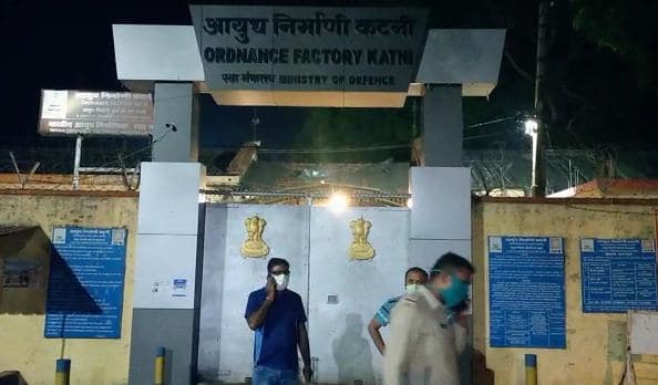 ऑर्डिनेंस फैक्ट्री में एक जवान ने दूसरे जवान को मारी गोली, मचा हड़कंप, आरोपी की तलाश जारी