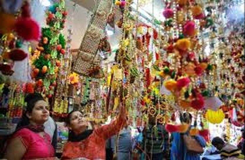 त्यौहारी सीजन में गुलजार हुए बाजार, अच्छे कारोबार की उम्मीद के साथ सजी दुकानें